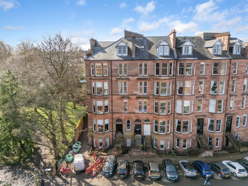 Main image of property: 3/2 11 Kirklee Quadrant, Kelvinside, G12 0TS