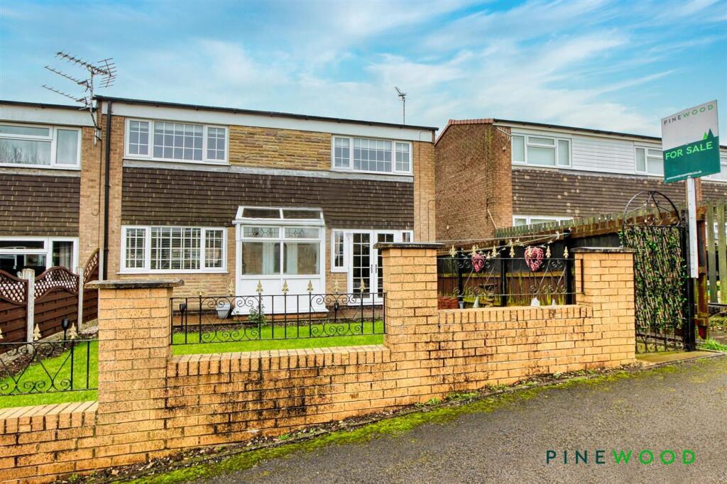 2-bed house on Queens Walk, New Tupton, S42, £150,000