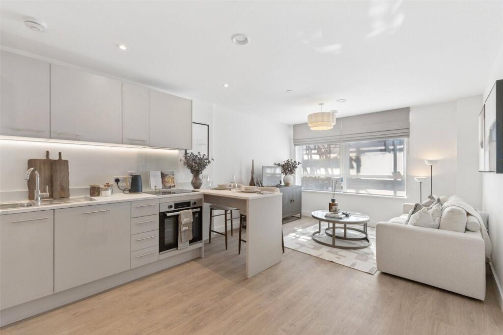 Apartment in Stevenage, Hertfordshire - View 4