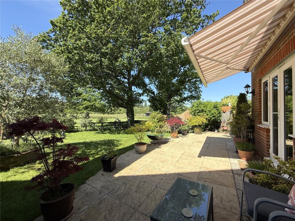 House in Surrey Heath, Mytchett - View 3