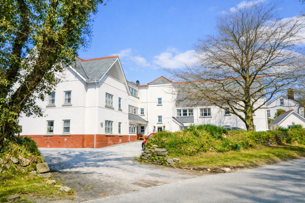 2-bed flat on Crapstone, Yelverton, PL20, £180,000