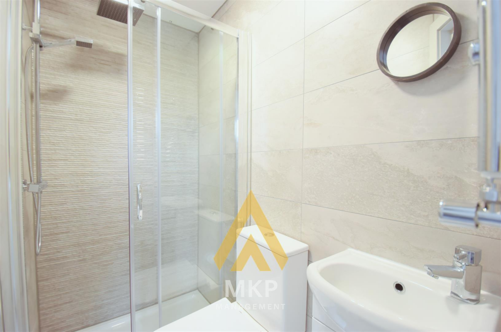 6 bedroom terraced house for rent