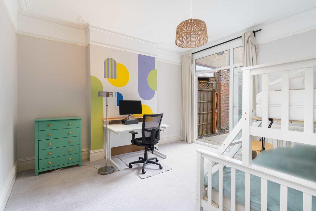 Apartment in London - More