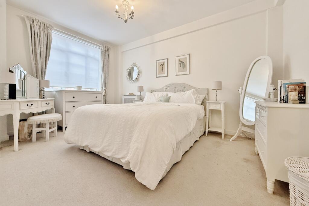 Apartment in London - View 4