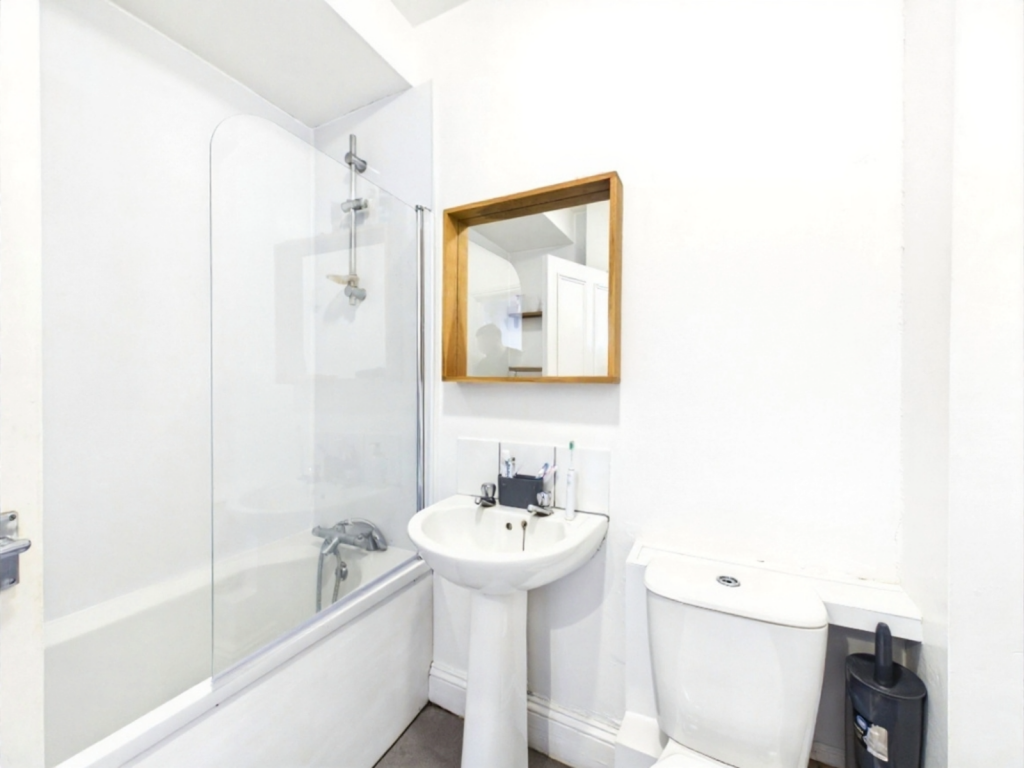 Apartment in Hove, Brunswick - More
