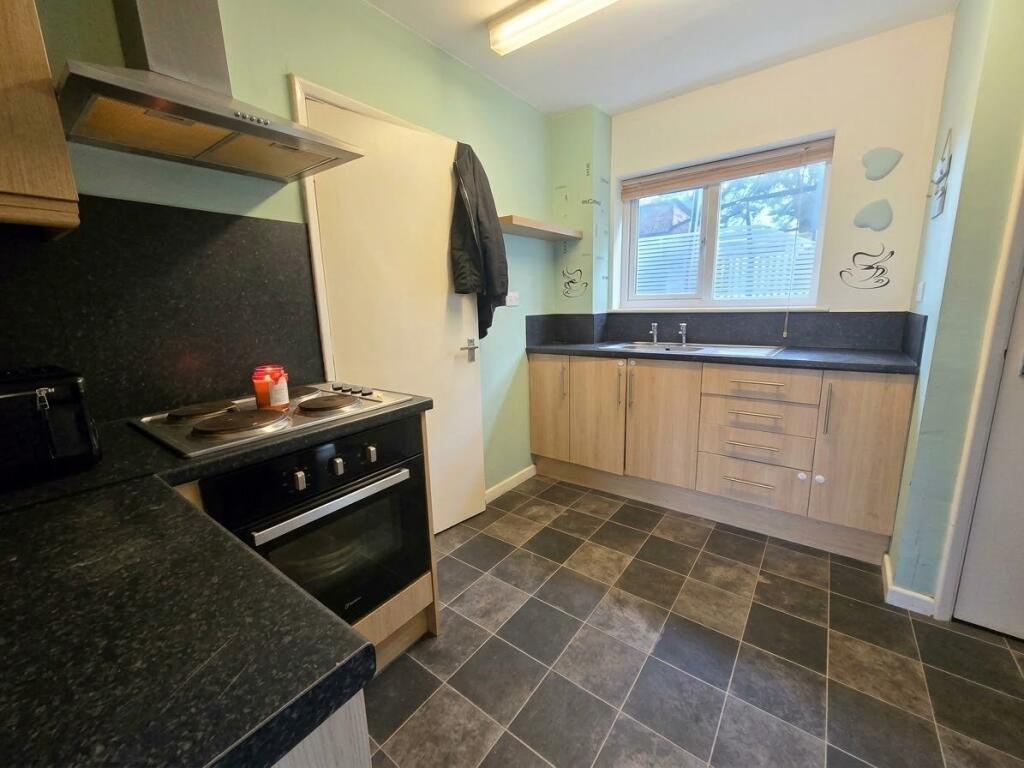 House in Nuneaton and Bedworth, Warwickshire - View 4