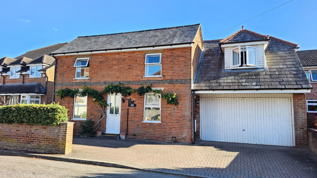 Main image of property: St Johns Road, Thatcham, RG19 3SY