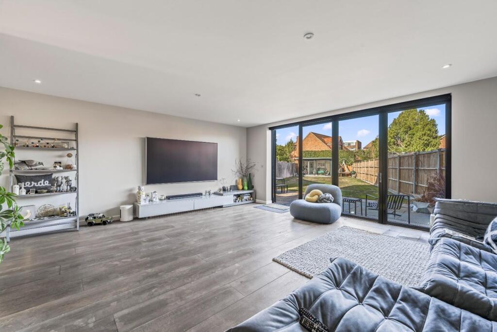 House in Twickenham - View 4