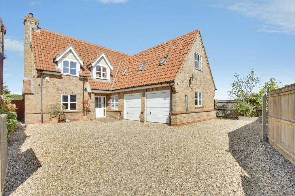 Main image of property: Apple Tree Close, March