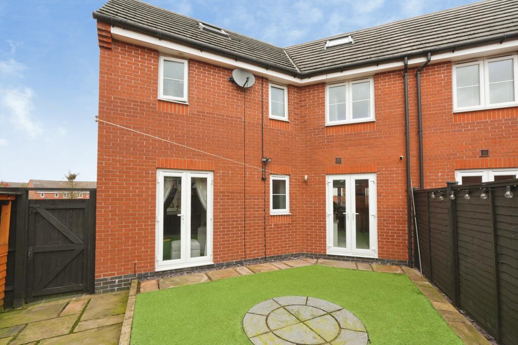 Additional image 23 of Old College Avenue, Oldbury, B68