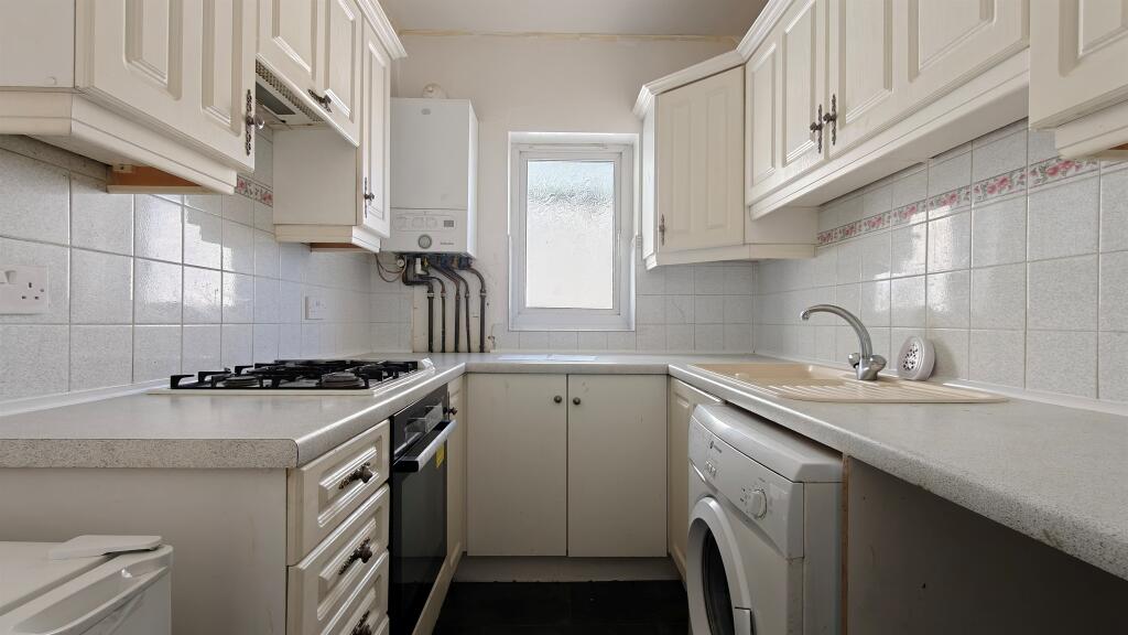 Apartment in Wirral, Liverpool City Region - View 4