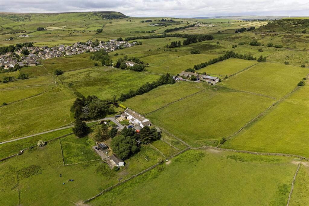 Highfield Crescent, Meltham, Holmfirth - View 5