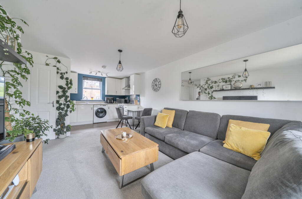 Apartment in Newbury, West Berkshire - View 2