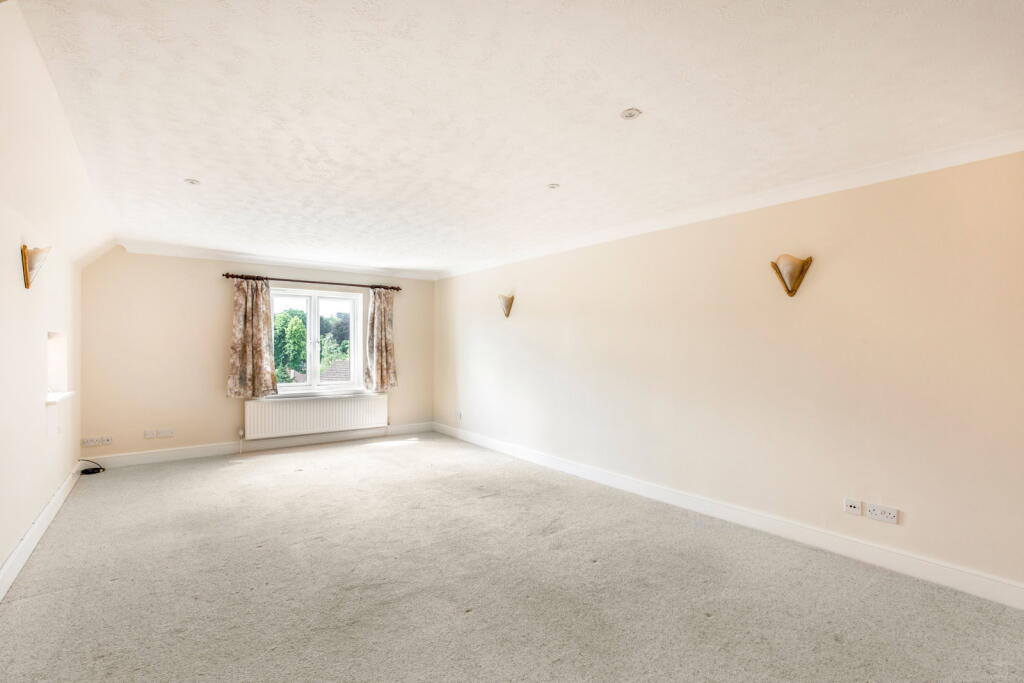 Apartment in Dacorum, Ashlyns Estate, Berkhamsted - View 3
