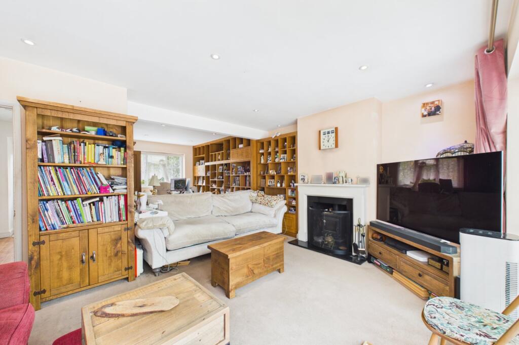 House in Wokingham, Emmbrook - View 3