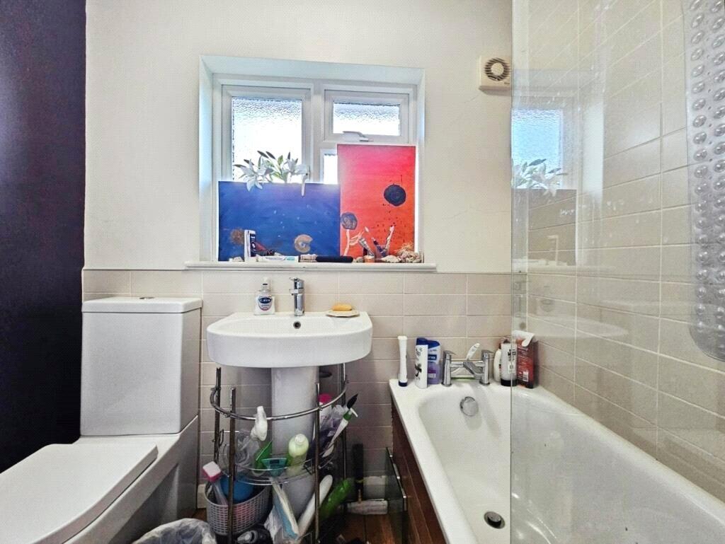 Apartment in Spelthorne, Surrey - View 4