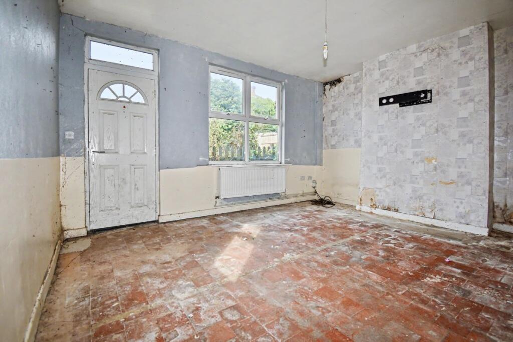 House in Wakefield, Hemsworth - View 2