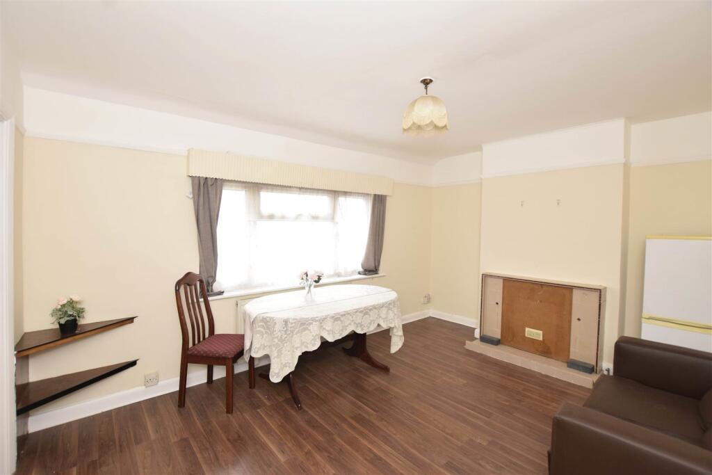 Apartment in Harrow - View 3