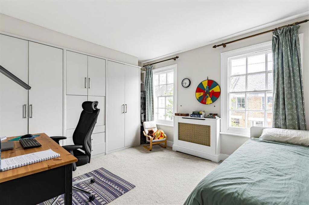 House in London, Mortlake - More
