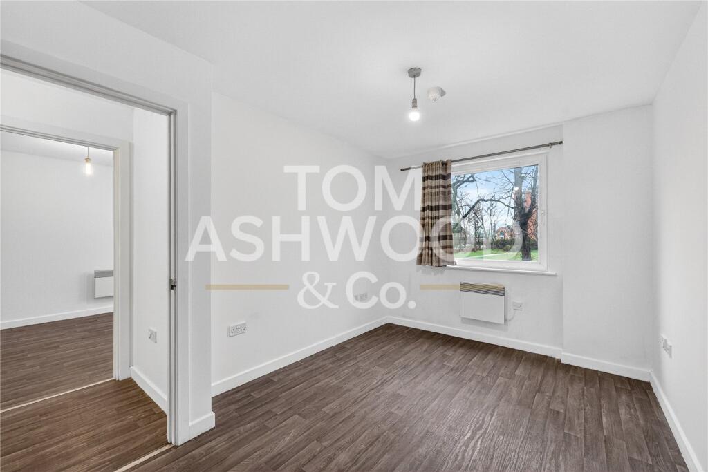 Apartment in Ilford - View 5