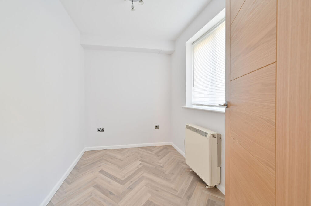 Apartment in Watford, Holywell Estate - View 4