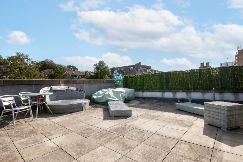 Llanvanor Road, Golders Green, NW2 - View 2
