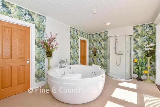 En-Suite Bathroom