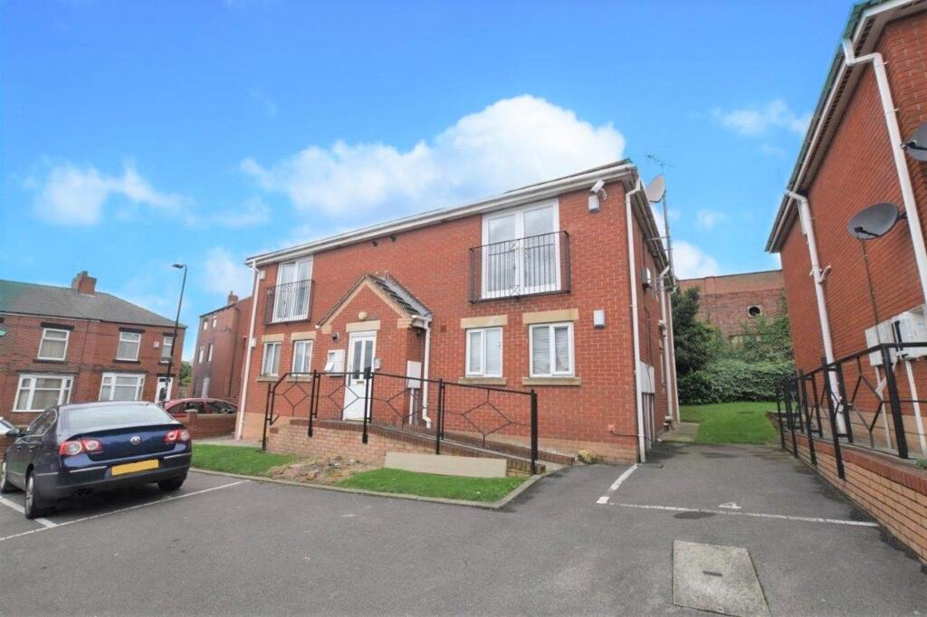 2-bed flat on Belgrave Road, Barnsley, S71, £65,000