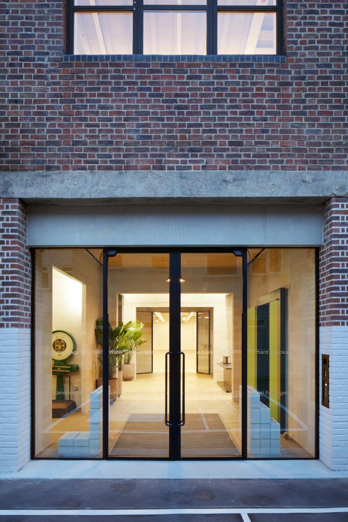 Laszlo Entrance
