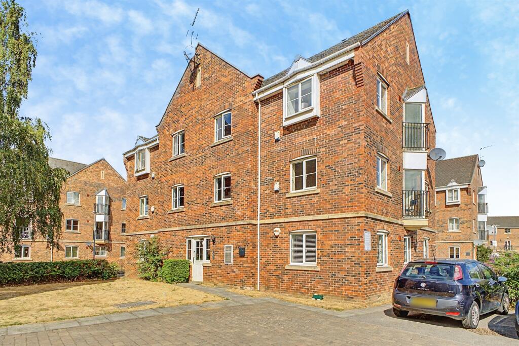 2-bed flat on Henry Bird Way, Northampton, £155,000