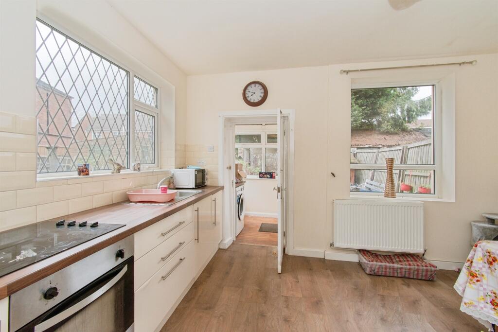 House in Wakefield, West Yorkshire - View 4