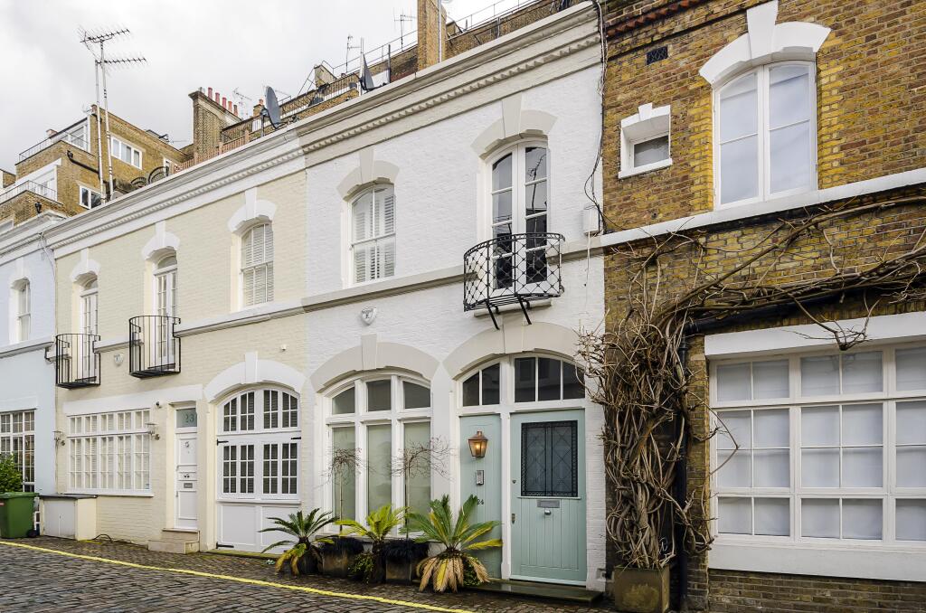 1 bedroom mews property for rent