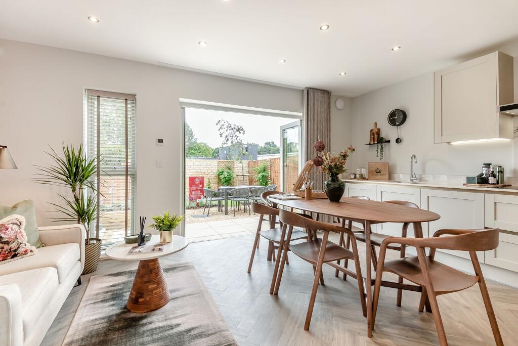 House in Gloucester - View 5