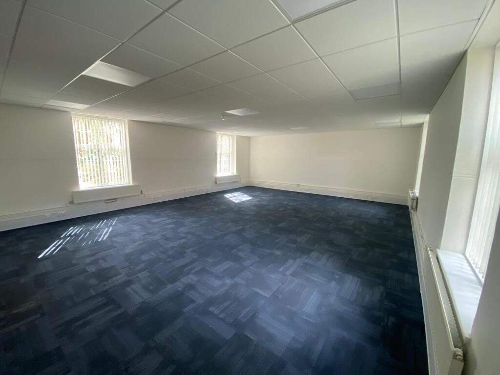 30-9 office to let