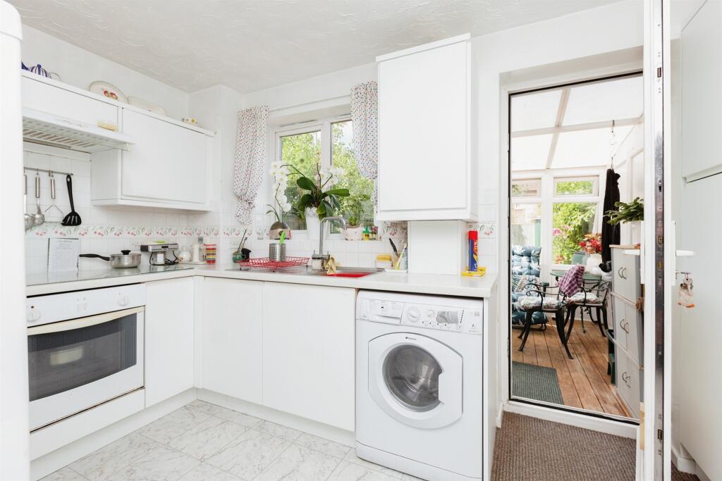 Thyme Close, Newport Pagnell photo 4