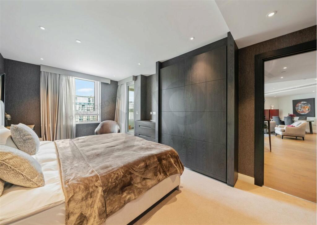2-bed flat on Sophora House, Queenstown Road, Chelsea, Battersea Power Station, London, SW11, £1,075,000