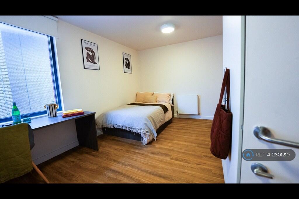 Studio flat for rent