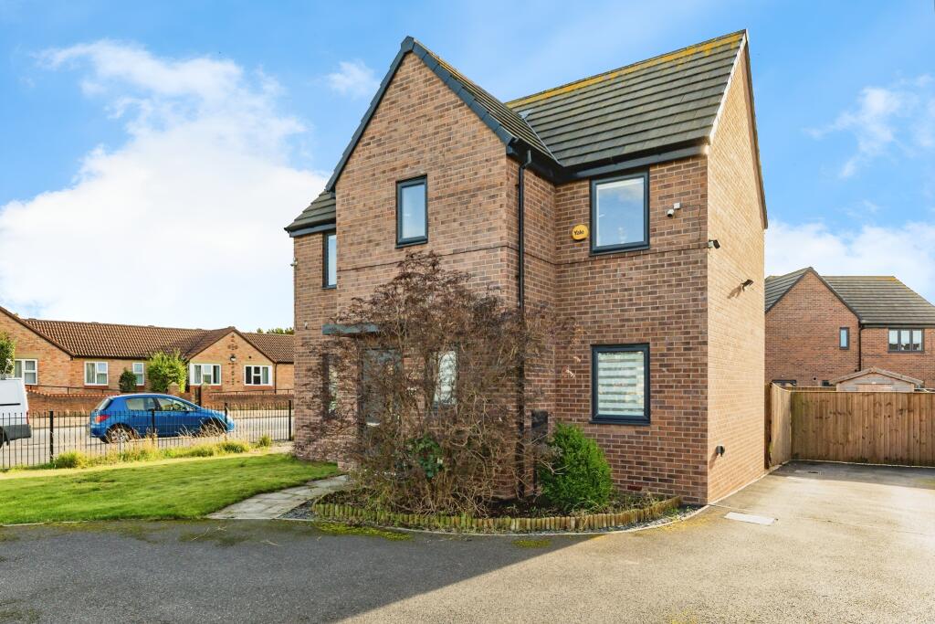 3-bed detached on Newland Gardens, Rotherham, S63, £200,000