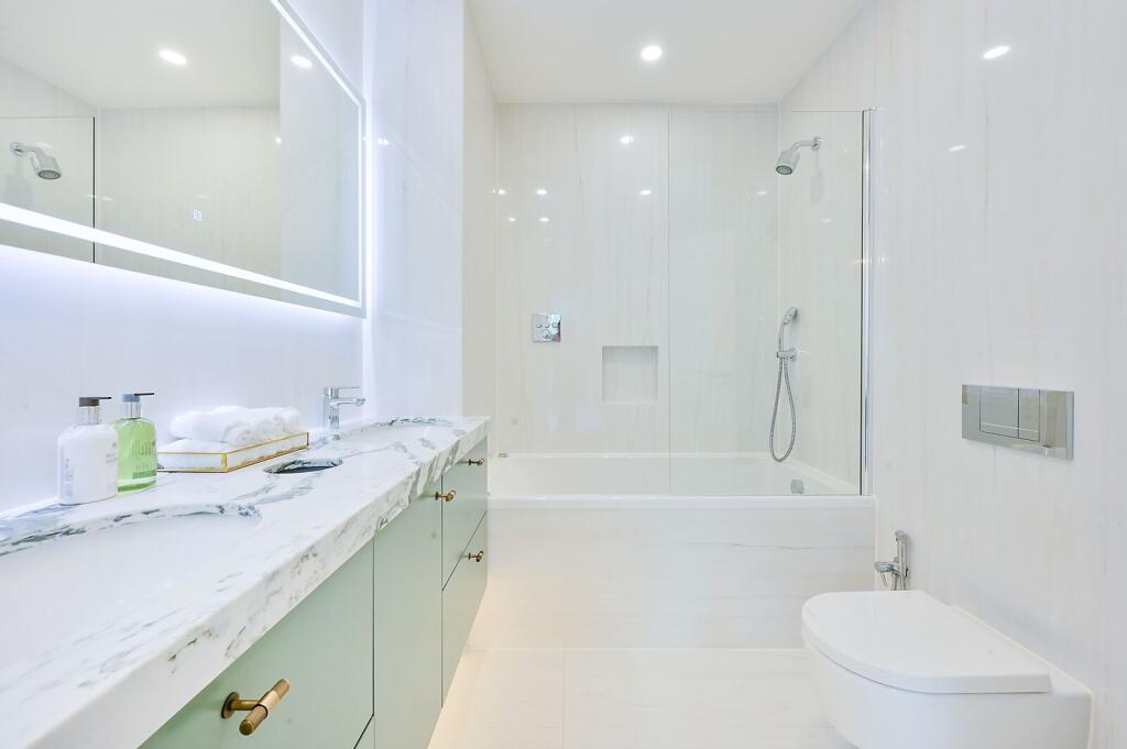 Apartment in London, City of Westminster - More
