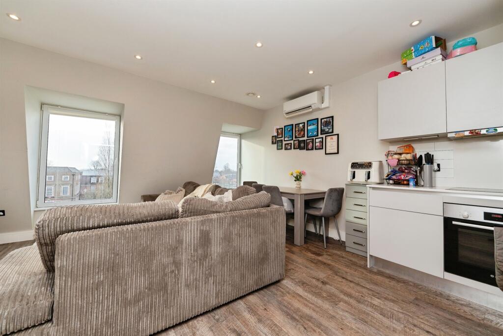 Additional image 5 of Parkway, Welwyn Garden City