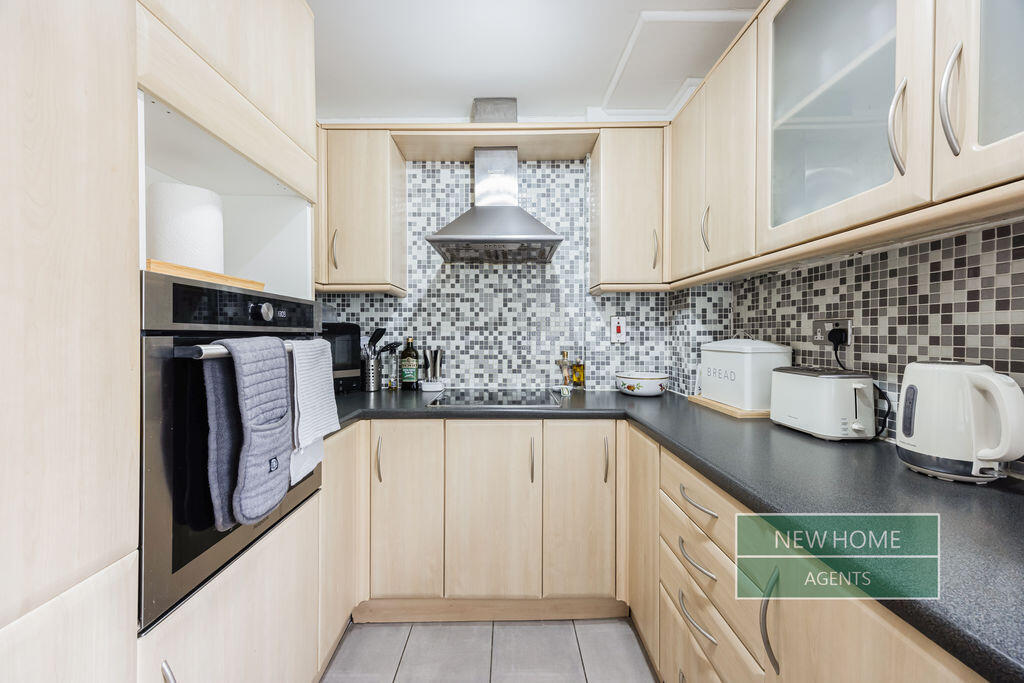 Apartment in Gloucester - View 3