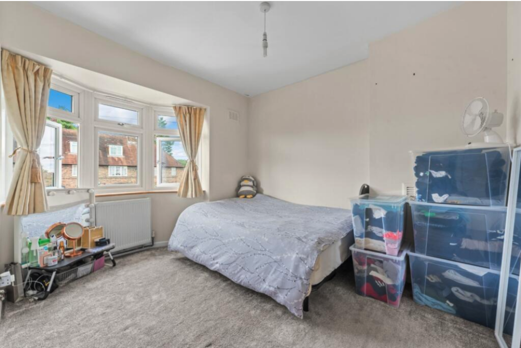 House in Sutton - View 5