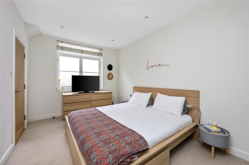 House in East Sussex, Brighton and Hove - More