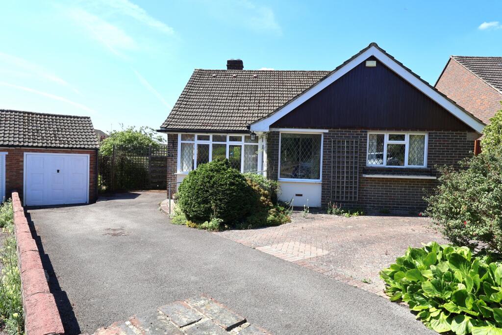 3-bed detached on Peak Road, Clanfield, £475,000