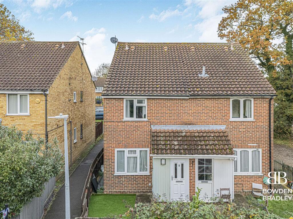 1-bed house on Hampden Close, North Weald, CM16, £260,000