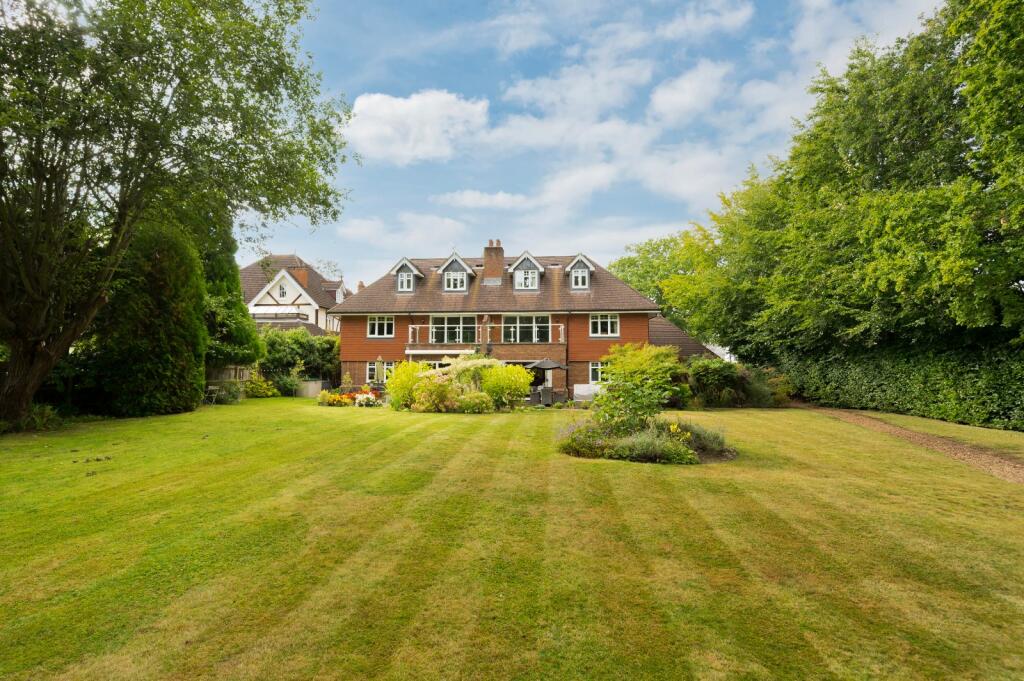 Apartment in Walton-on-Thames, Surrey - View 2