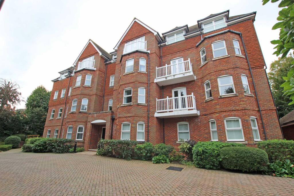Main image of property: Silverdale Road, Eastbourne, BN20 7EY