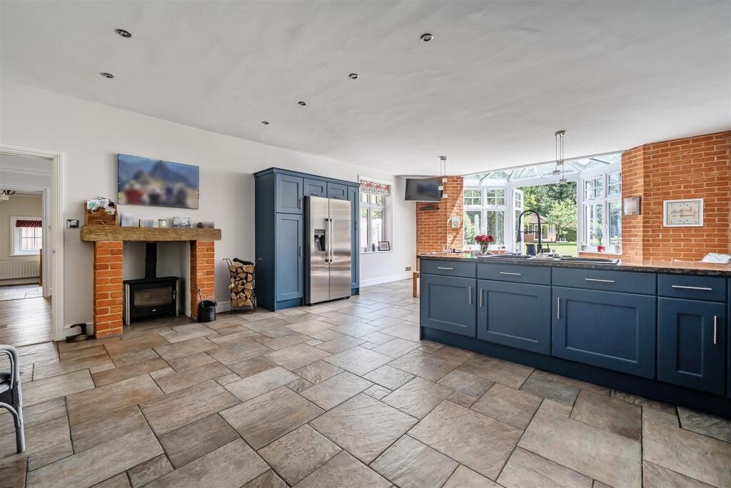 House in Berkshire, Wokingham Without - View 6