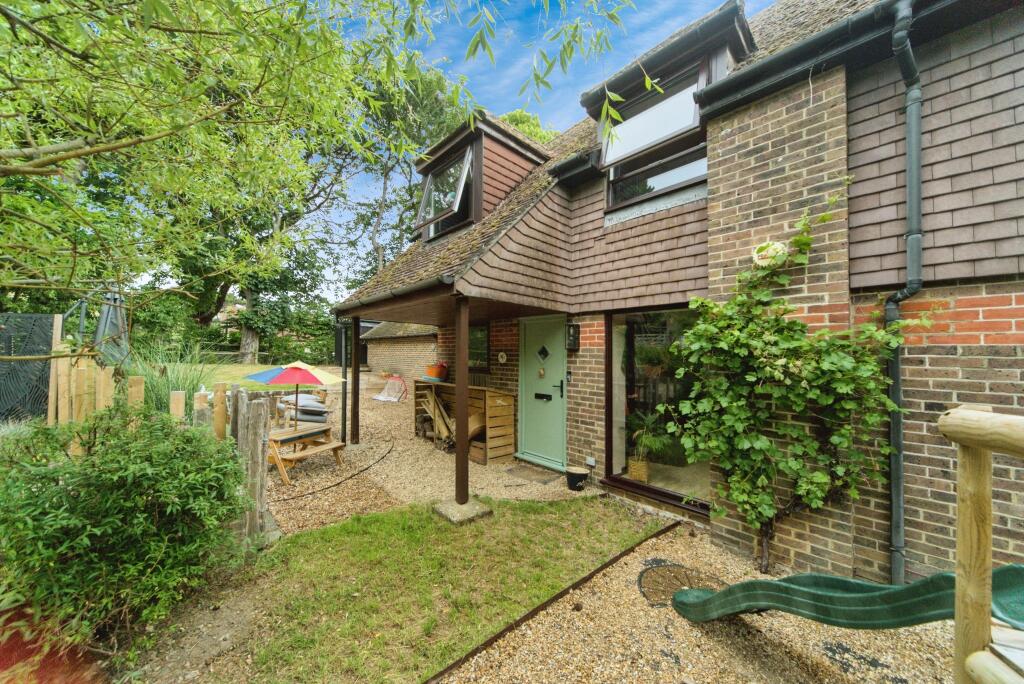 4-bed terraced on Piddinghoe Mead, Newhaven, BN9, £500,000
