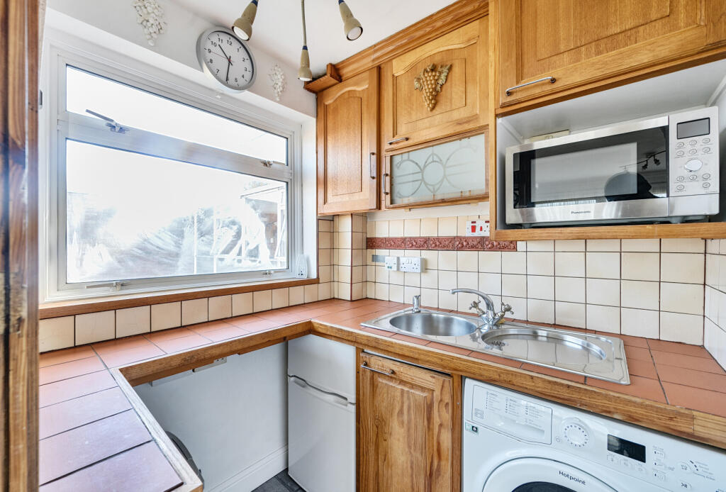 Apartment in London, Woodcote, Woodcote Green - View 5